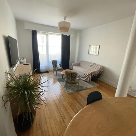 Le Petit Paris Apartment